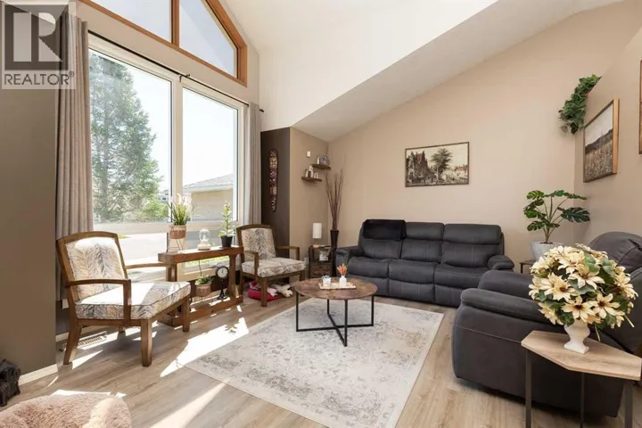 44 Lakhota Road W, Lethbridge, Alberta T1K6J1