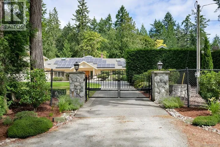 716 Cromarty Ave, North Saanich, British Columbia V8L5G6
