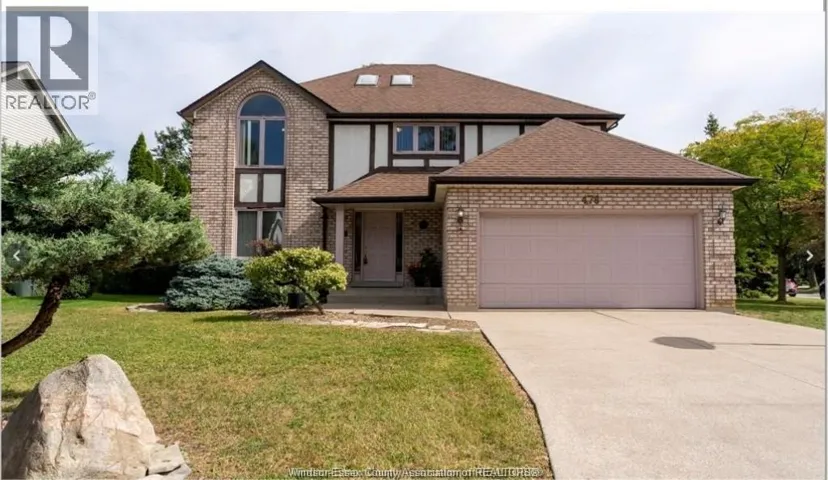 478 FLORA, Windsor, Ontario N8P1G4