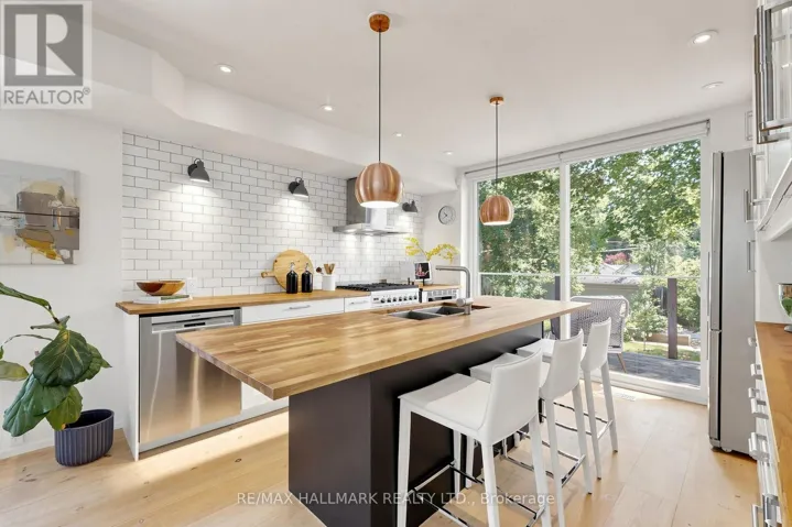 17 INGHAM AVENUE, Toronto (North Riverdale), Ontario M4K2W4