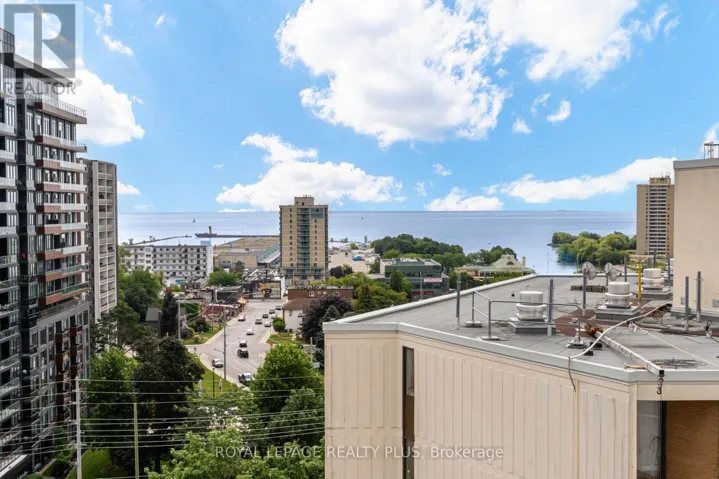 PH 4 - 39 STAVEBANK ROAD N, Mississauga (Port Credit), Ontario L5G4N7