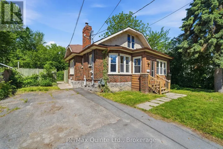 8 DUNBAR STREET, Belleville (Belleville Ward), Ontario K8P3R5