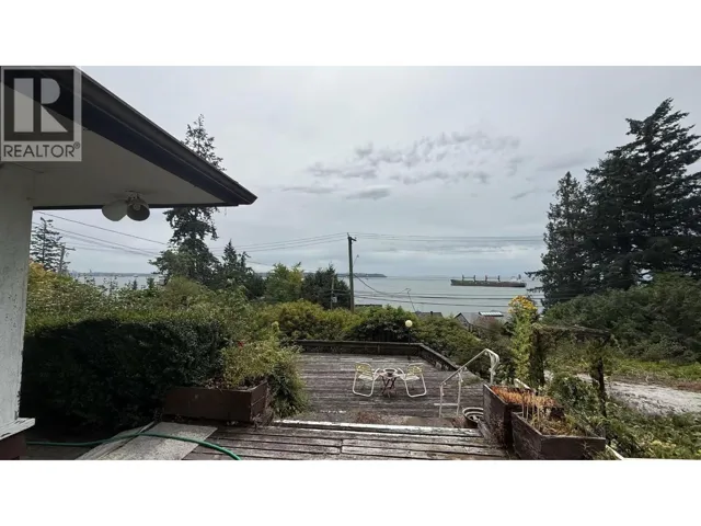 3863 MARINE DRIVE, West Vancouver, British Columbia V7V1N3