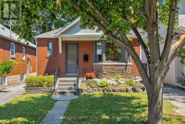 49 BINSWOOD AVENUE, Toronto (Danforth Village-East York), Ontario M4C3N6