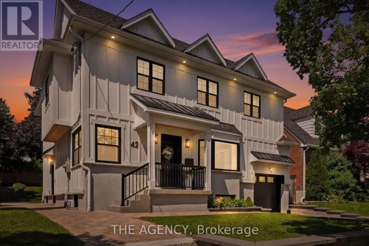 42 BERL AVENUE, Toronto (Stonegate-Queensway), Ontario M8Y3C4