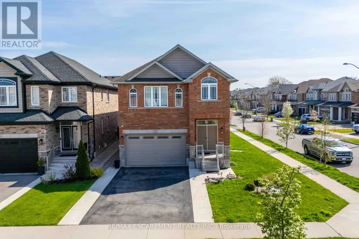 3 NARBONNE CRESCENT, Hamilton (Stoney Creek Mountain), Ontario L8J1P0