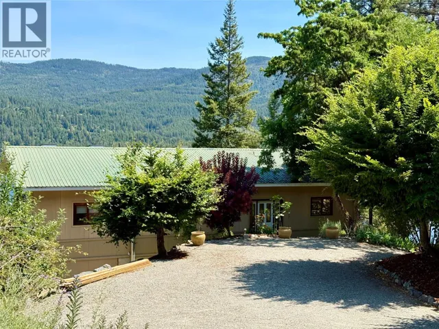 2186 West Lake Drive, Christina Lake, British Columbia V0H1E2