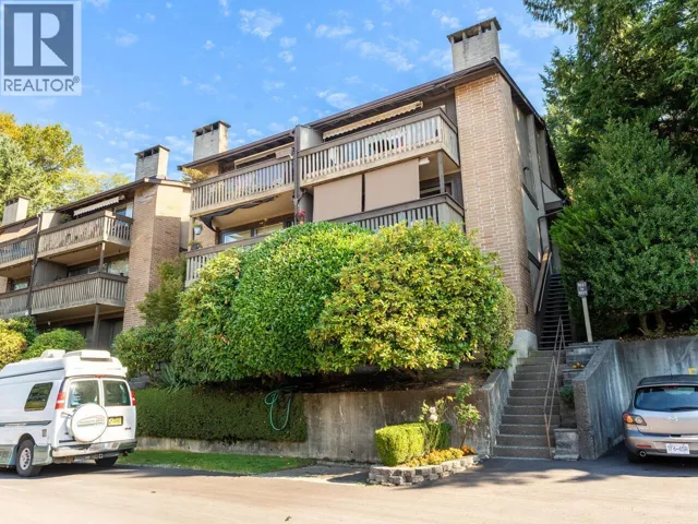 1039 OLD LILLOOET ROAD, North Vancouver, British Columbia V7J3H6