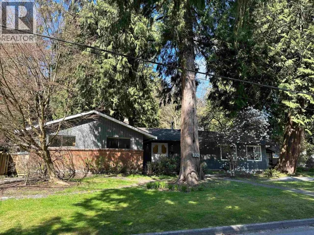909 SEYMOUR BOULEVARD, North Vancouver, British Columbia V7J2J7
