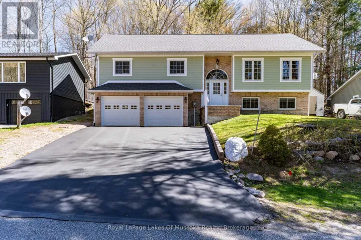 22 DUKE STREET, Muskoka Lakes (Medora), Ontario P0B1J0