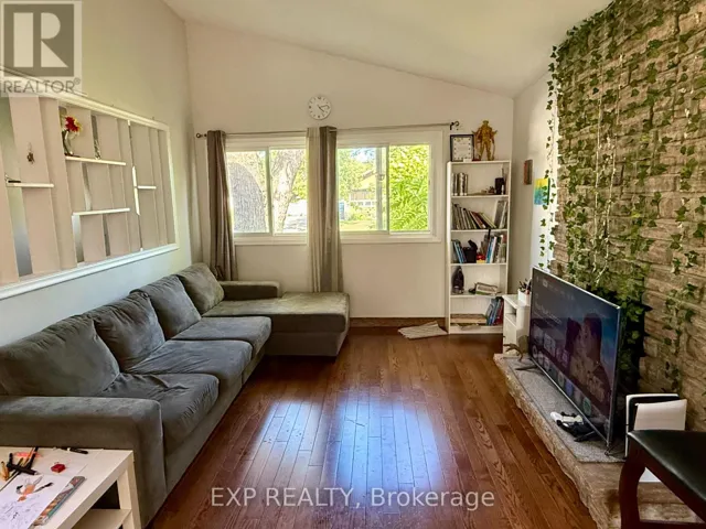UPPER - 6 MID PINES ROAD, Toronto (Woburn), Ontario M1G2L6