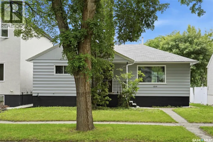 1318 B AVENUE N, Saskatoon, Saskatchewan S7L1G5