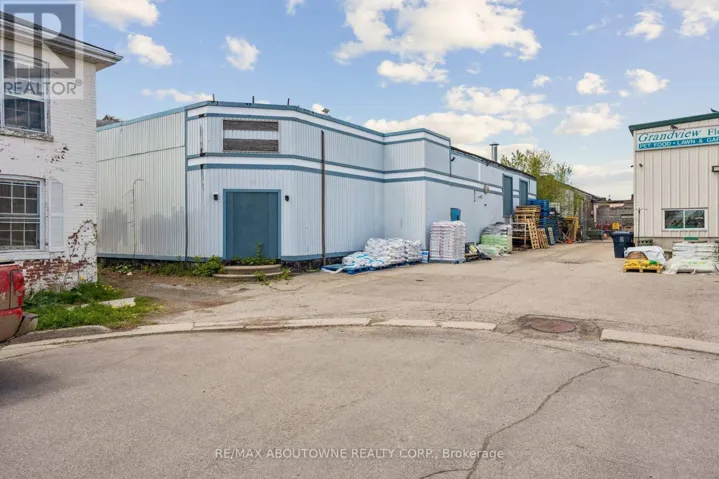 70 WADSWORTH STREET, Brantford, Ontario N3T3V9