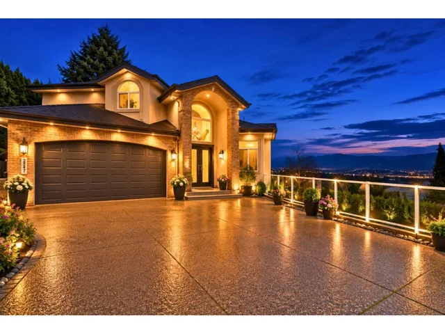 2247 MOUNTAIN DRIVE, Abbotsford, British Columbia V3G1E4
