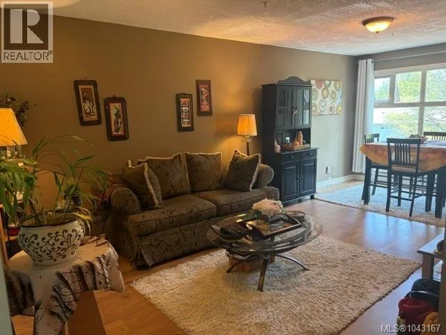 307 2527 Quadra St, Victoria, British Columbia V8T4E1