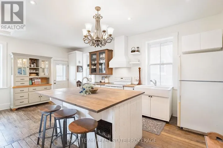 53 BURTON AVENUE, Barrie (Allandale), Ontario L4N2R5
