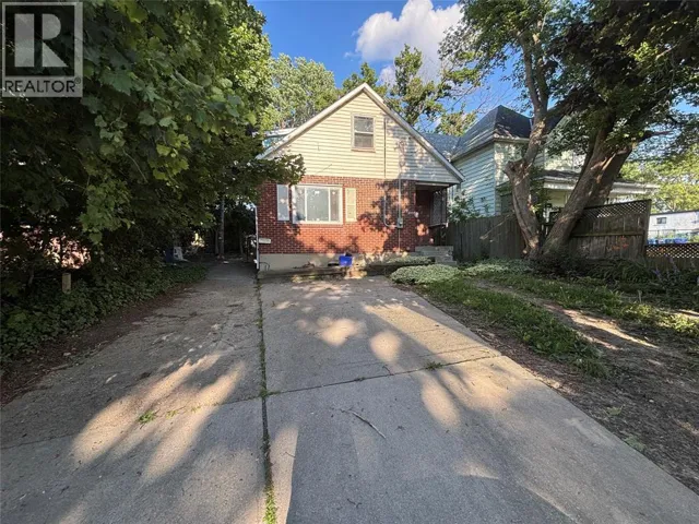 292 Christina STREET South, Sarnia, Ontario N7T2N5