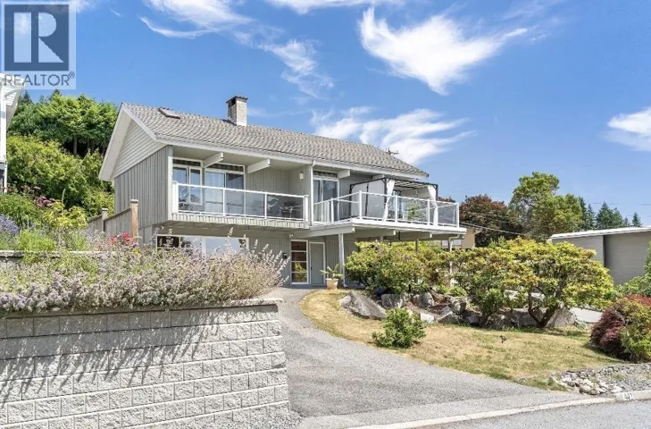 442 MONTERAY AVENUE, North Vancouver, British Columbia V7N3G2