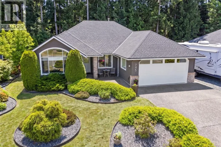 745 Redwood Dr, Qualicum Beach, British Columbia V9K2J2
