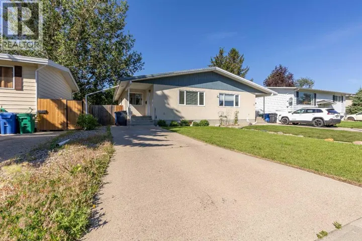 27 Laval Boulevard W, Lethbridge, Alberta T1K4E1
