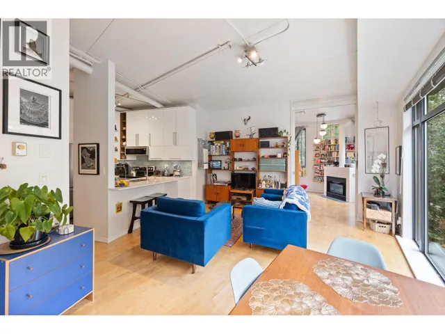 301 28 POWELL STREET, Vancouver, British Columbia V6A1E7