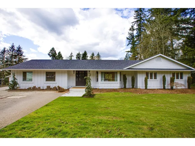 7025 HESSLEA CRESCENT, Abbotsford, British Columbia V4X2C2