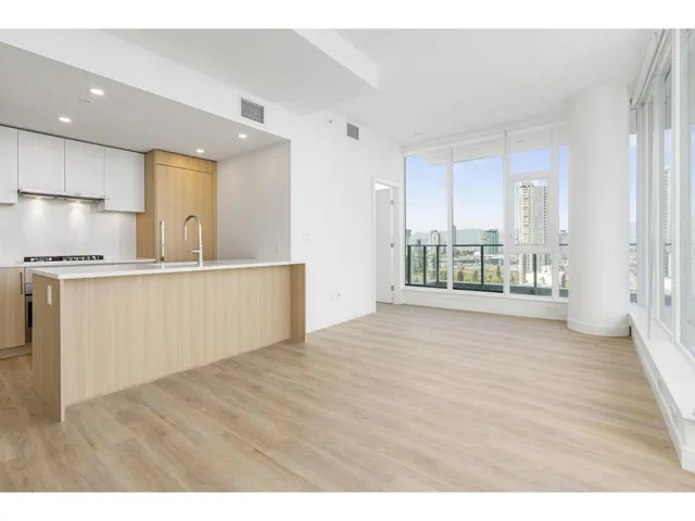2707 9675 KING GEORGE BOULEVARD, Surrey, British Columbia V3T0T7