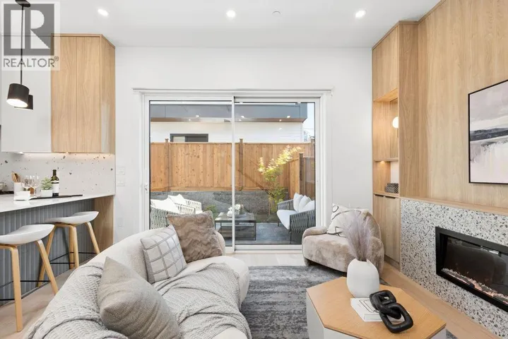 2 2752 GRAVELEY STREET, Vancouver, British Columbia V5K3J8