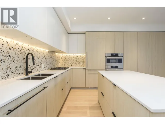 PH517 2471 ST. GEORGE STREET, Vancouver, British Columbia V5T1W9