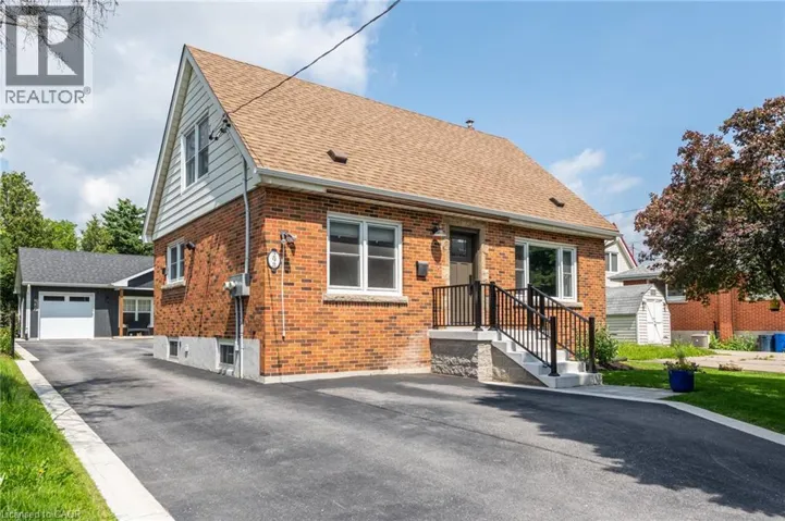298 EAST 36TH Street, Hamilton, Ontario L8V3Z8