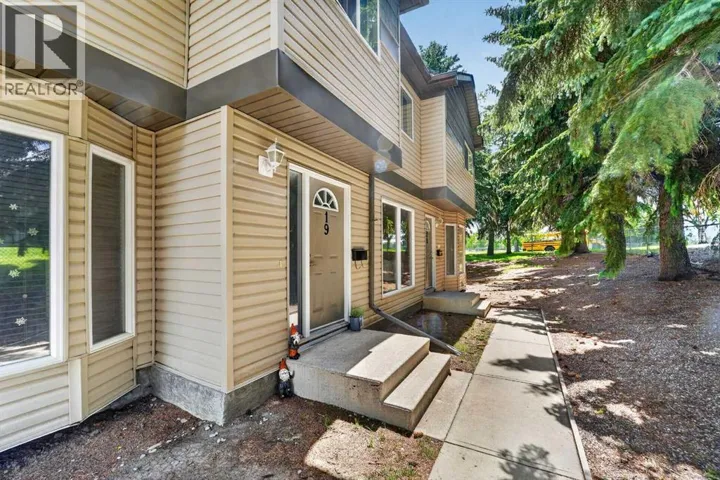 19, 275 Columbia Boulevard W, Lethbridge, Alberta T1K4B8