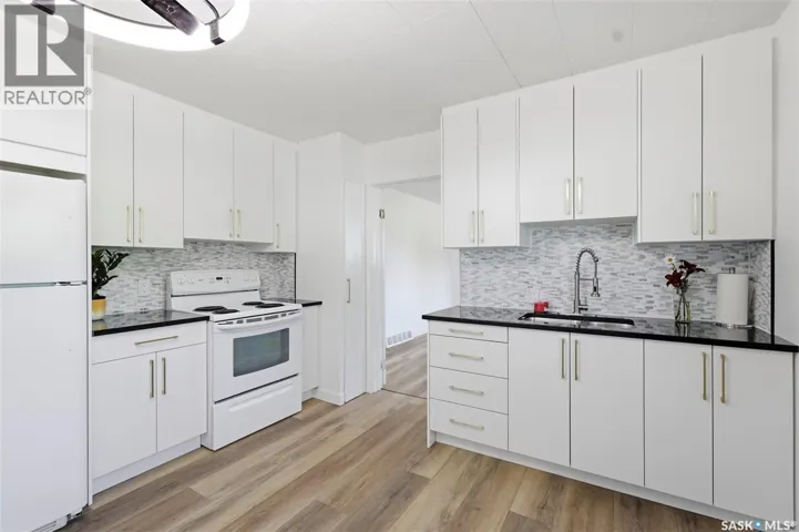 925 O AVENUE S, Saskatoon, Saskatchewan S7M2S8