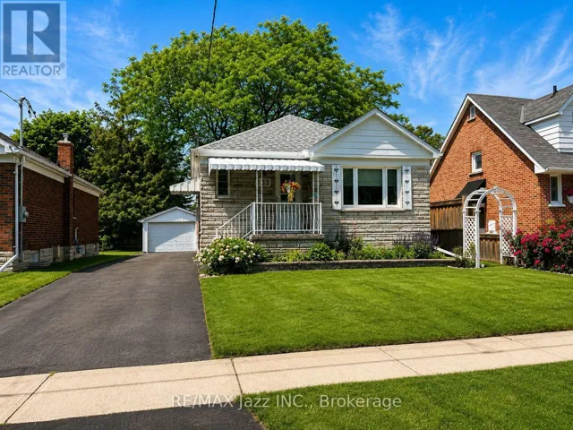 132 HIGHLAND AVENUE, Oshawa (Central), Ontario L1H6A6