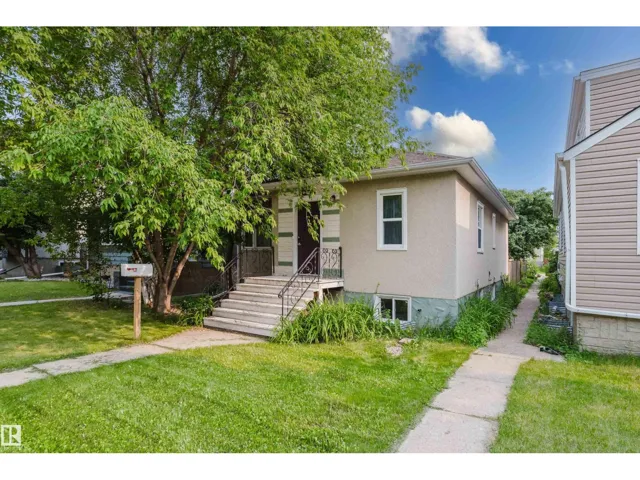 10623 76 AV NW, Edmonton, Alberta T6E1L6