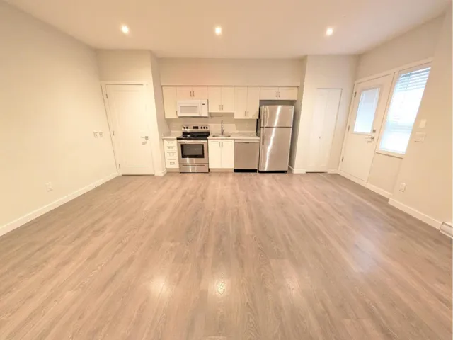 BSMT 165XX 103A AVE, Surrey, British Columbia V4N6V4