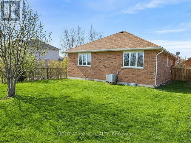 LOWER - 62 HIGHLAND ROAD W, Hamilton (Stoney Creek Mountain), Ontario L8J0M7
