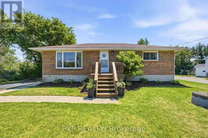 94 JOHNSTOWN ROAD, Quinte West (Sidney Ward), Ontario K8V5P8