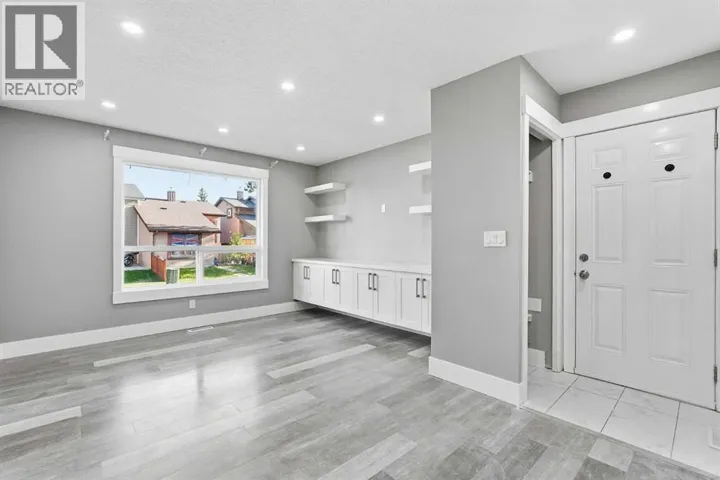 99 Pinecliff Close, Calgary, Alberta T1Y4N4