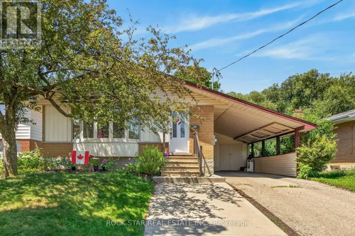 33 RUSKVIEW ROAD, Kitchener, Ontario N2M4S1