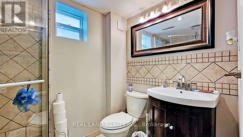 26 GLAMIS AVENUE, Toronto (Rockcliffe-Smythe), Ontario M6N4H6