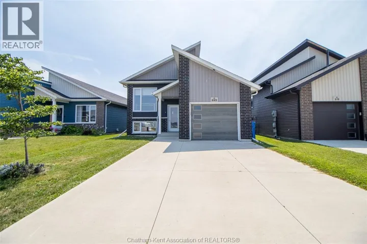 223 MANNING DRIVE DRIVE, Chatham, Ontario N7M0S5