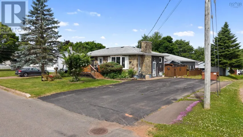 16 Rogers Avenue, Amherst, Nova Scotia B4H2J7