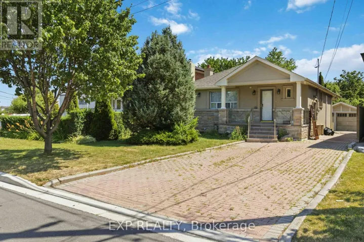 MAIN - 133 CORNELIUS PARKWAY, Toronto (Maple Leaf), Ontario M6L2K7