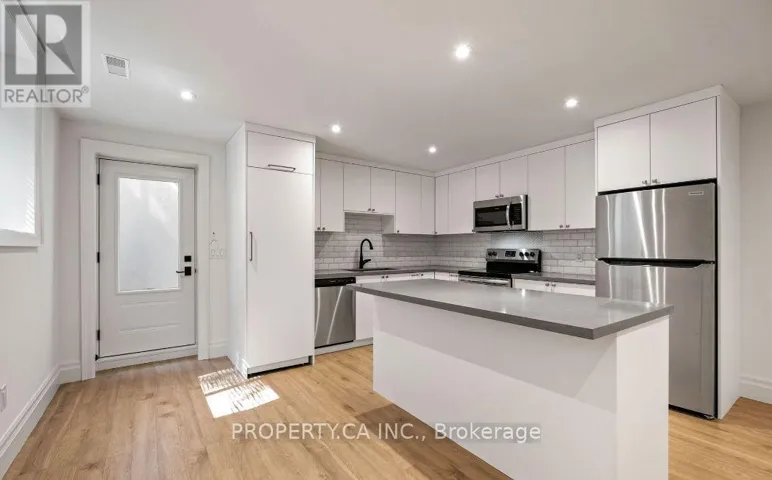 119 INVERMAY AVENUE, Toronto (Clanton Park), Ontario M3H1Z7