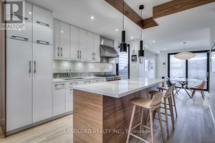 133 MUNRO STREET, Toronto (South Riverdale), Ontario M4M2B8