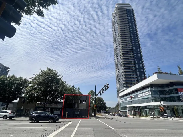 10715 KING GEORGE BOULEVARD, Surrey, British Columbia V3T2X6
