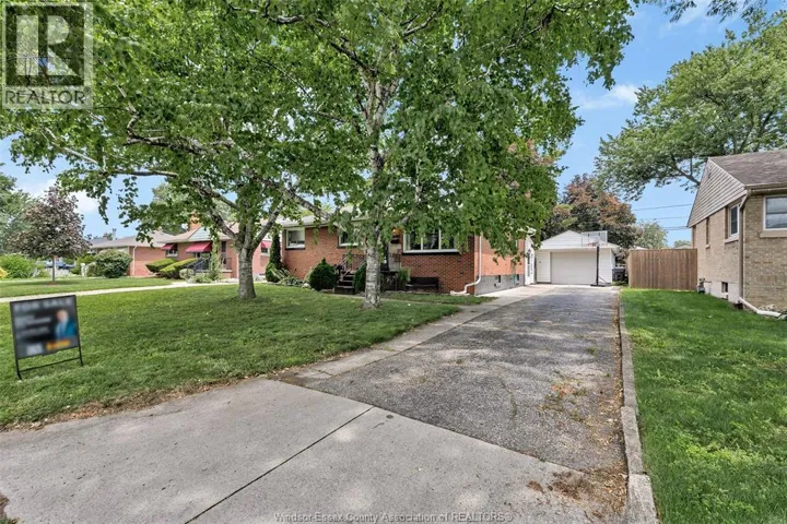 3668 MCKAY, Windsor, Ontario N9E2S2