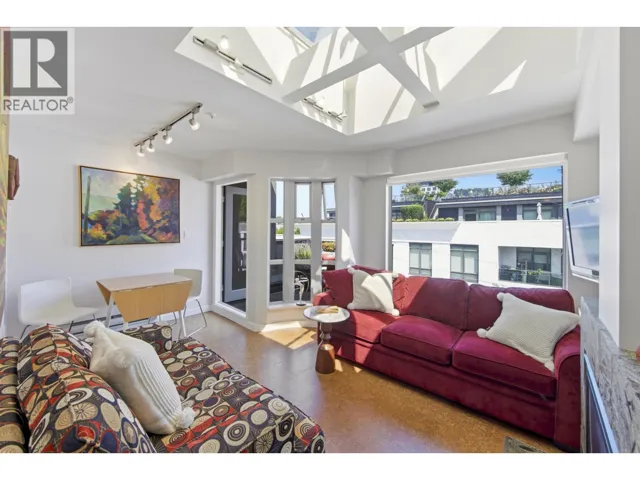 301 3673 W 11TH AVENUE, Vancouver, British Columbia V6R2K4