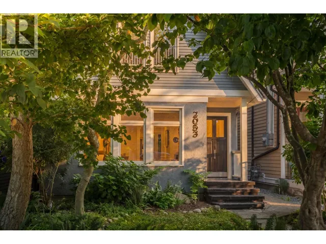 2053 CHARLES STREET, Vancouver, British Columbia V5L2V1