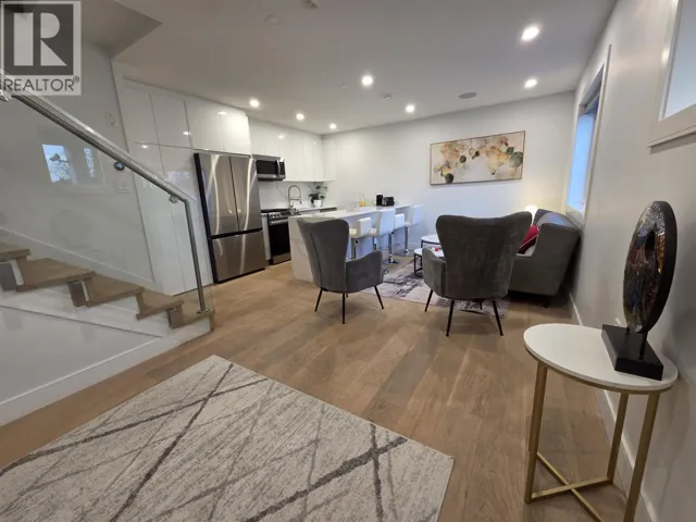 2881 E GEORGIA STREET, Vancouver, British Columbia V5K2K3